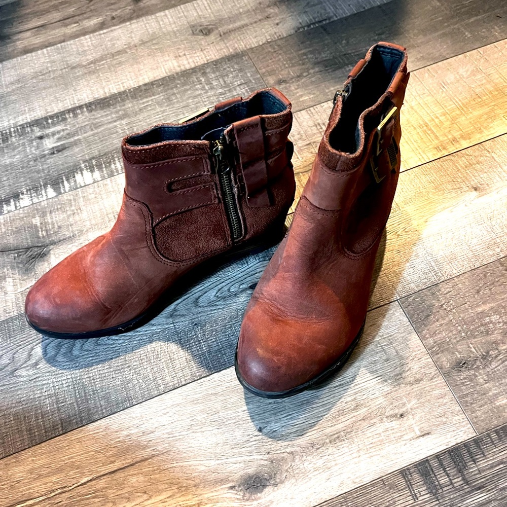 Sorel booties 7.5 - Picture 3 of 7